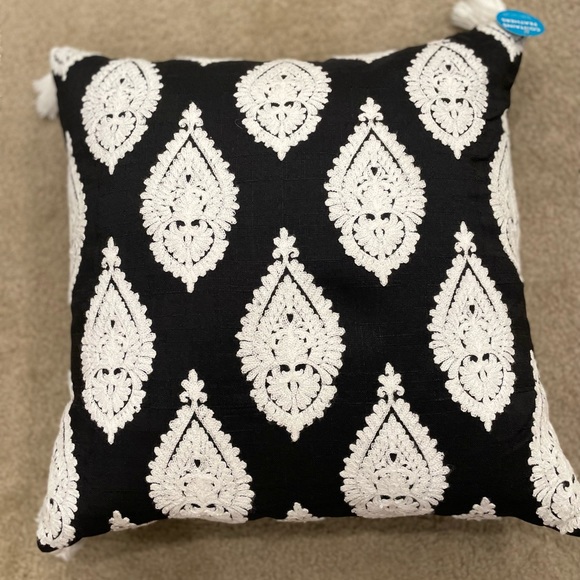 NWT feather pillow - Picture 1 of 4